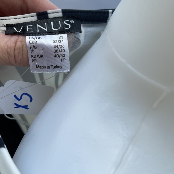 Venus  long sleeved dress size XS - Picture 5 of 5